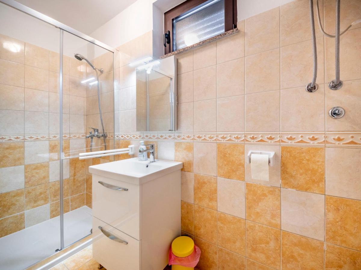 Apartment Albaneze Njivice Exterior foto